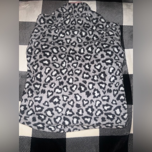 🩶Simply Southern gray leopard half button sherpa🩶 - Picture 2 of 2